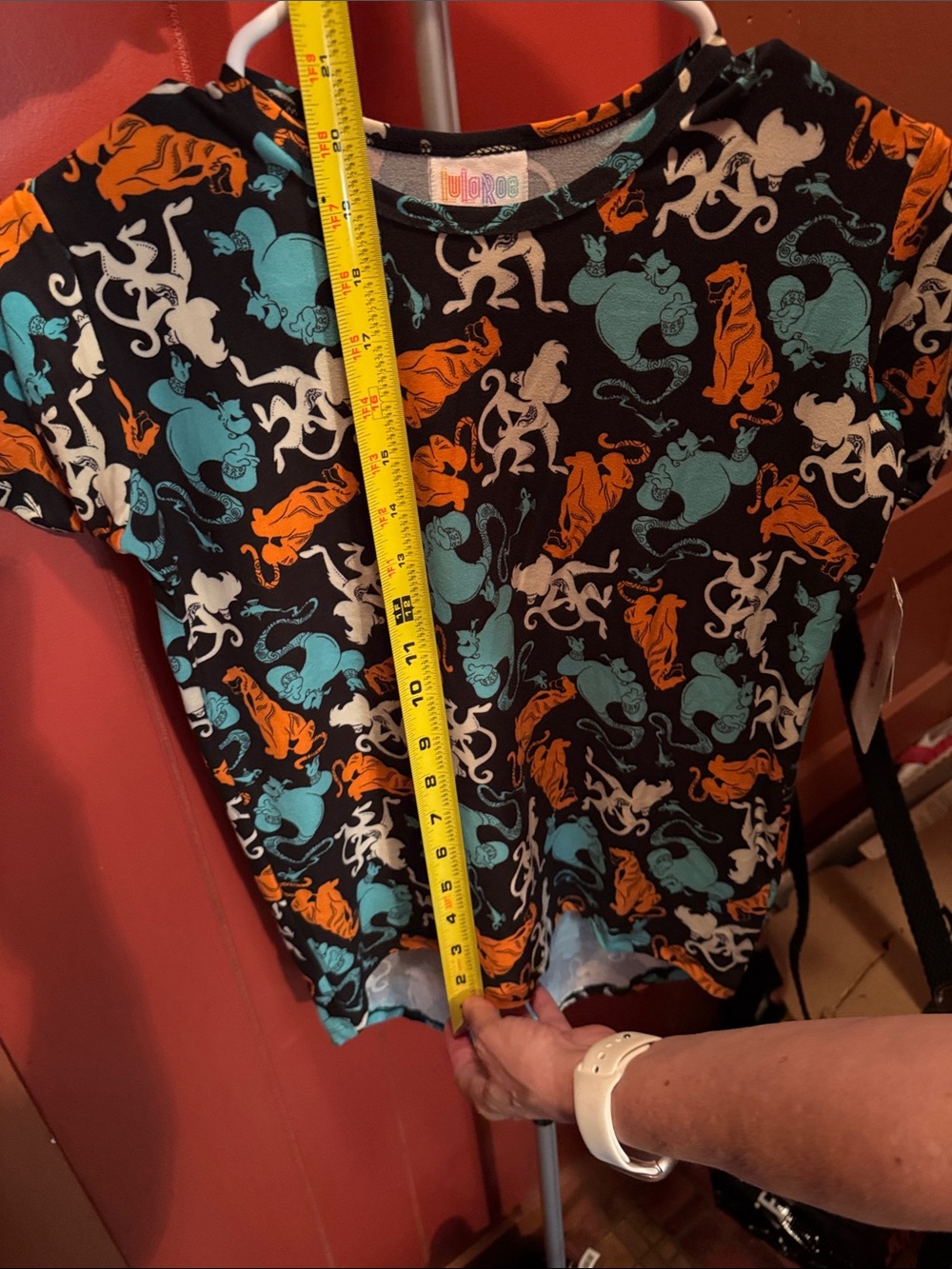 LuLaRoe Girl’s Disney Aladdin Shirt Size 8 - Picture 3 of 9